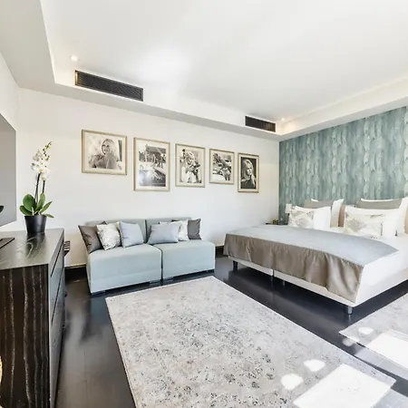 Hollywood Luxe * סן טרופז